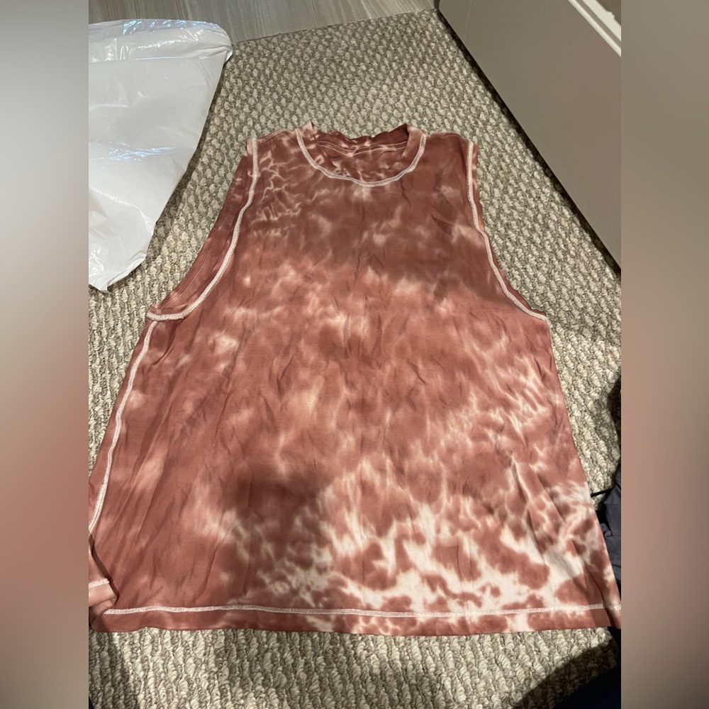 Lululemon size 6 shirt